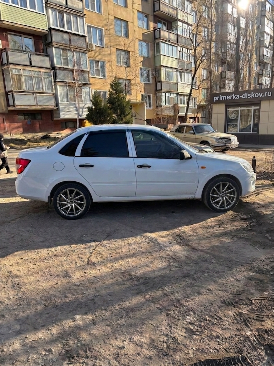 Примерка дисков на LADA (ВАЗ) Granta 2190 Sedan 2011-2018