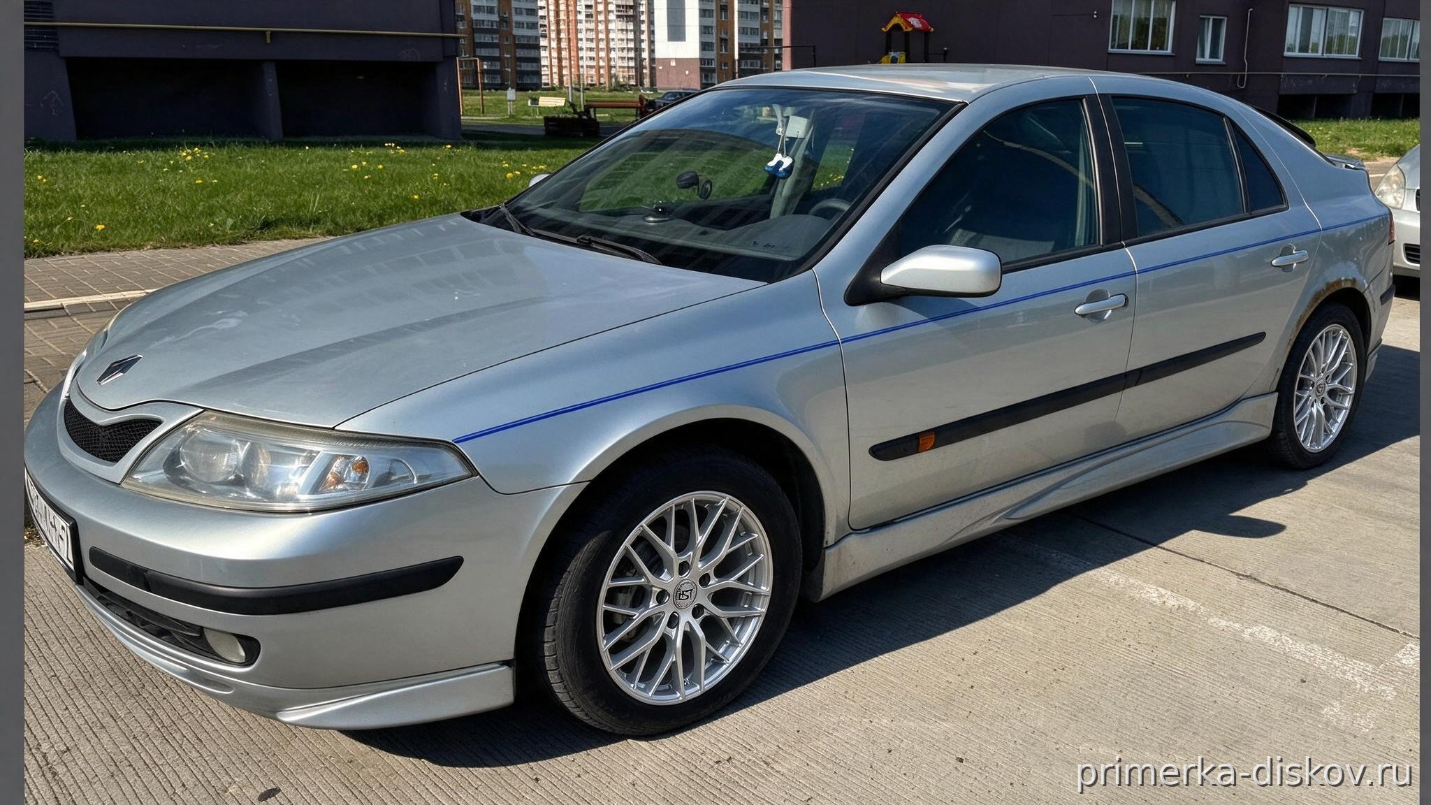 RENAULT Laguna Liftback 1993-2001 — После примерки